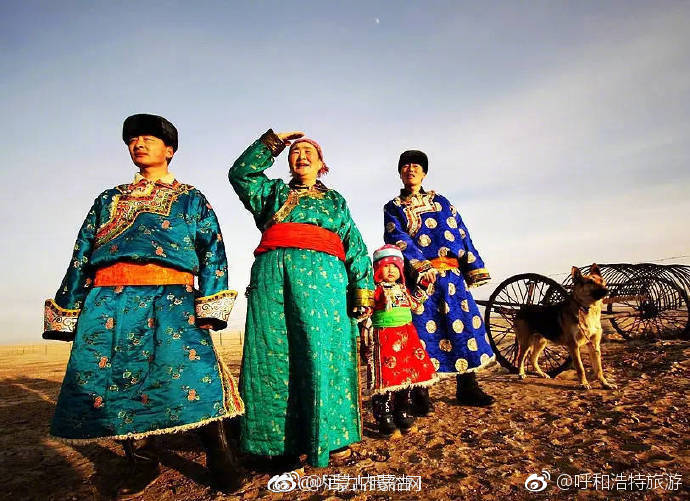 乌珠穆沁蒙古袍