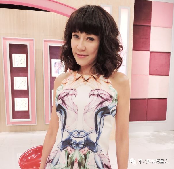 夜店一姐的她男友欠债千万,当面说小s丑,53岁与26岁男友同居|罗霈颖