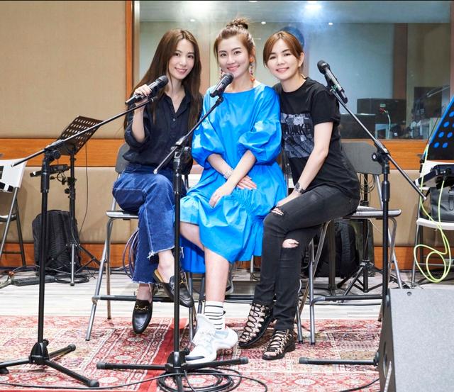 SHE出道十七周年再同框，单飞后三人差距悬殊，她的变化最为惊人|任家萱|陈嘉桦|田馥甄_新浪新闻