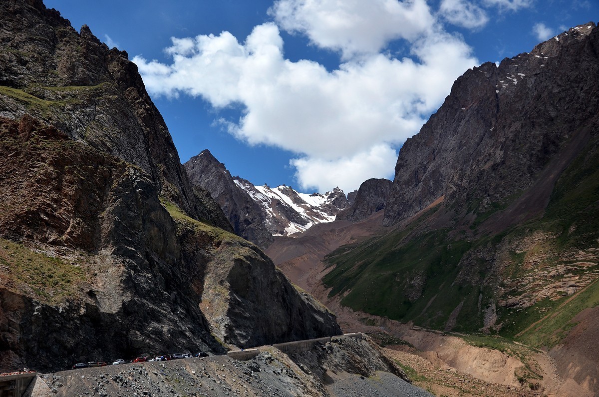 独库公路——连接南北疆的最美通道 - 知乎