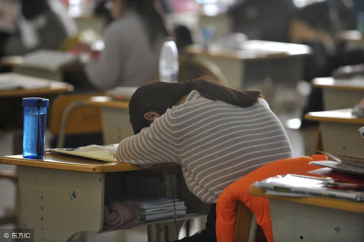 父母累弯腰,孩子却在大学里"养老",大学生的这3种现状很糟糕