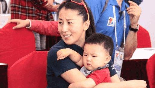 经历三段恋情,今嫁大5岁丈夫育有两子|冬奥会|杨扬|世界冠军_新浪新闻