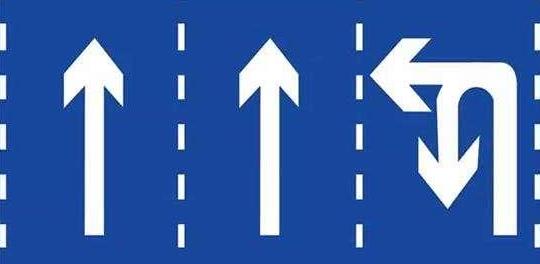 右转压白线,右侧掉头