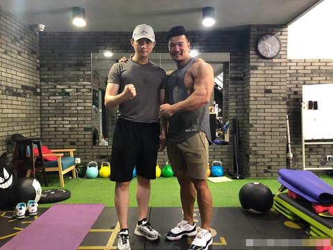 霍尊健身房被偶遇,身材高大健硕,网友们完全被脸给骗了