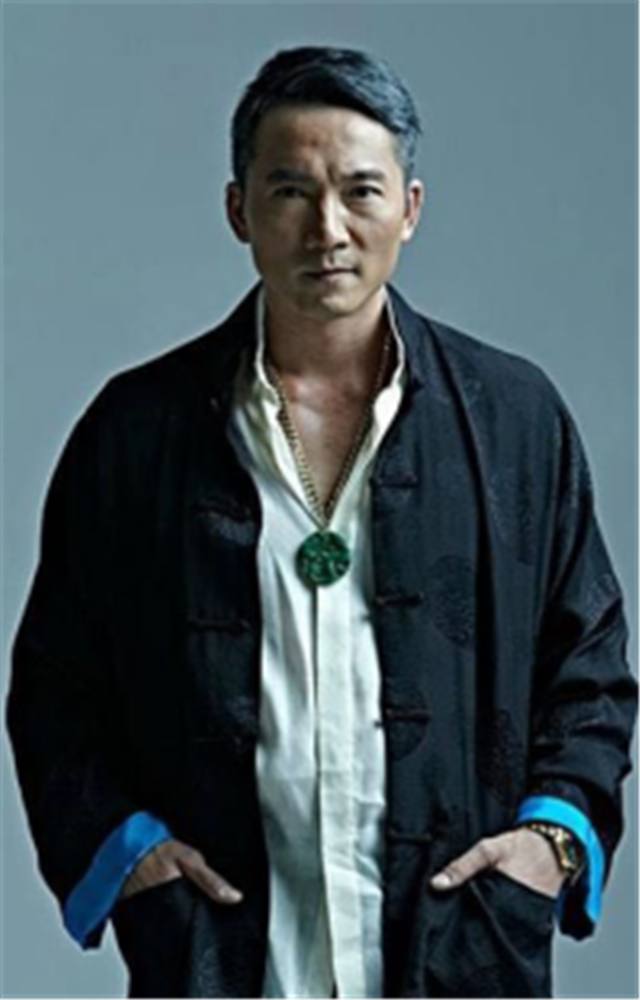 6岁打工,9岁做面包,18岁被洪金宝赏识,50岁却陷"出轨门!