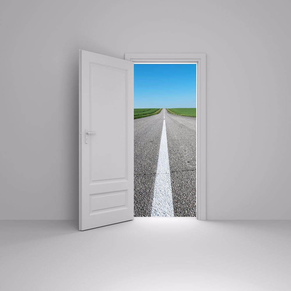 为他人打开一扇门也是为自己铺就一条路