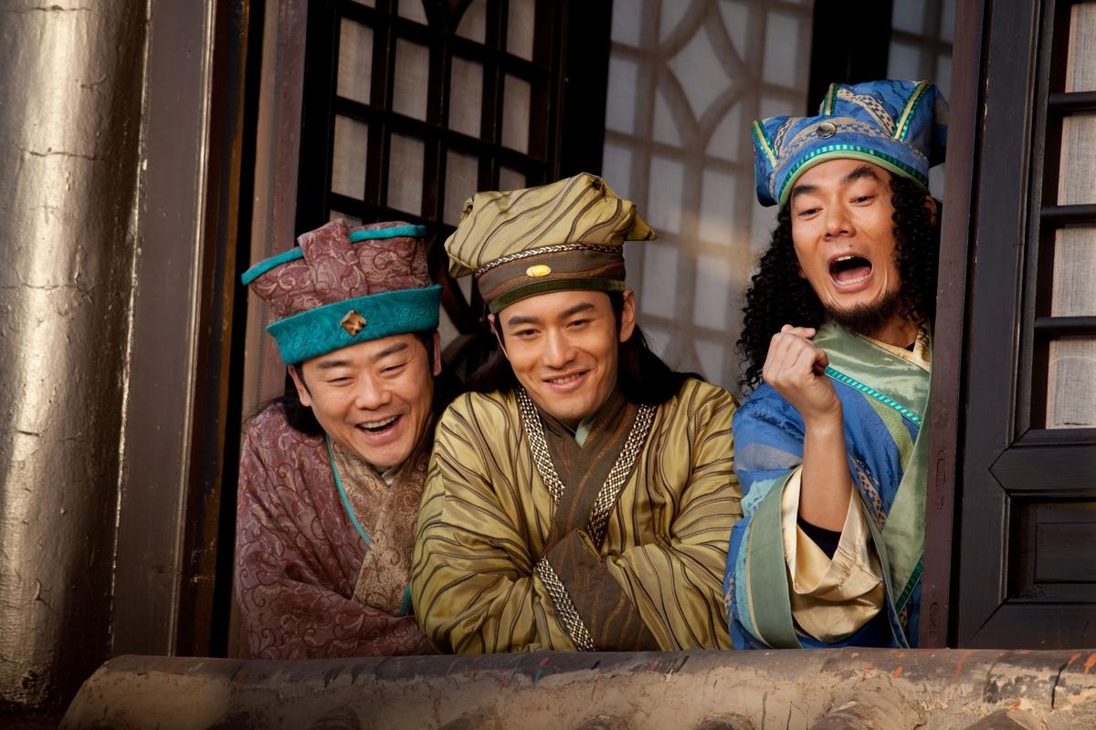 那么这个对联的意思就是,西门庆请来了轻巧的罄演奏音乐来庆祝潘金莲