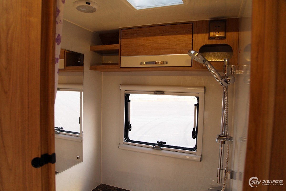 满足3-4人出行 亚特new daily风尚后拓展房车赏析