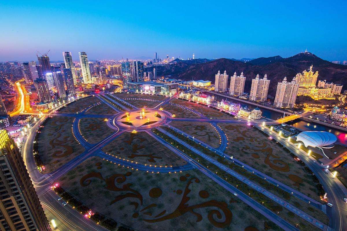 直击世界上最大的城市广场坐落于大连是天安门广场的四倍大
