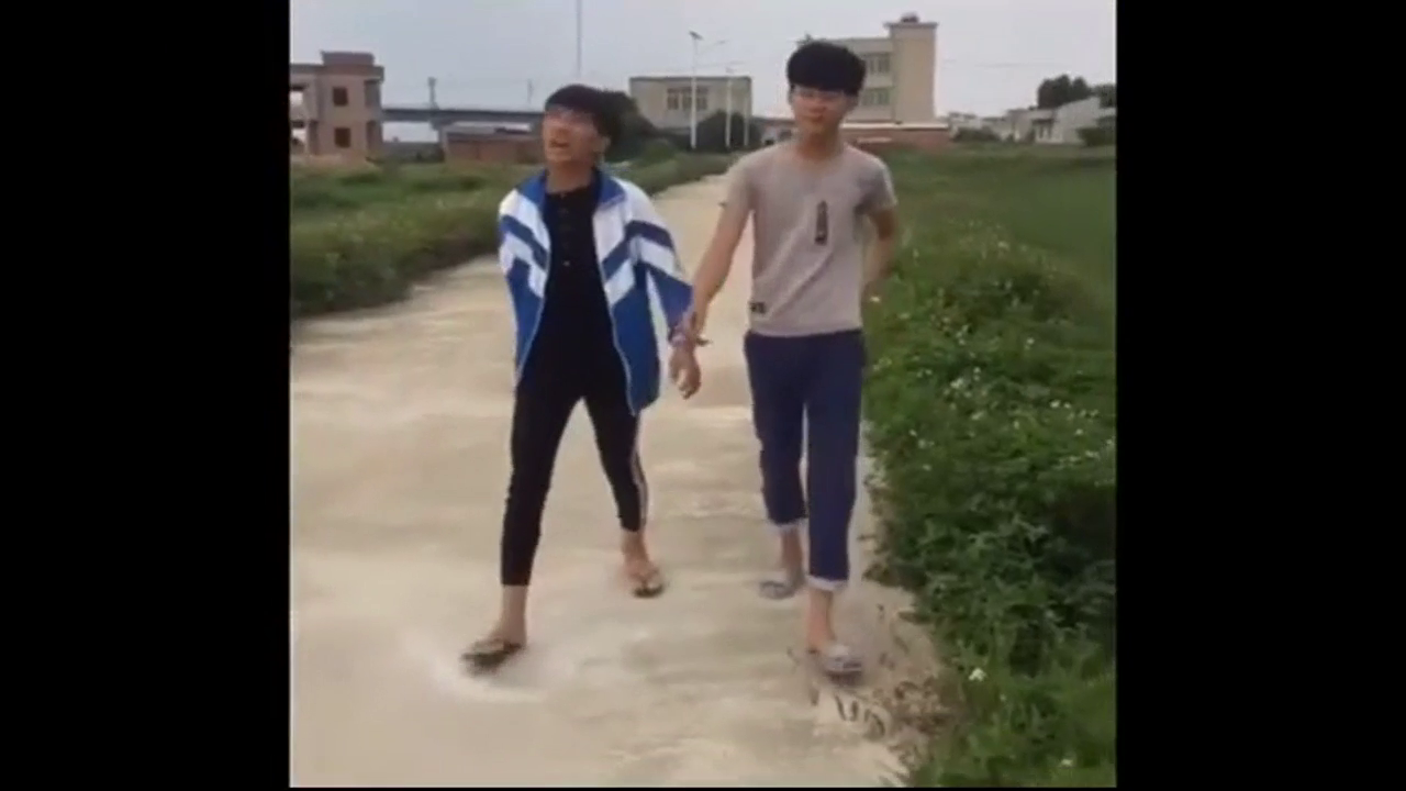 好厉害,农村小伙整人套路一个比一个搞笑