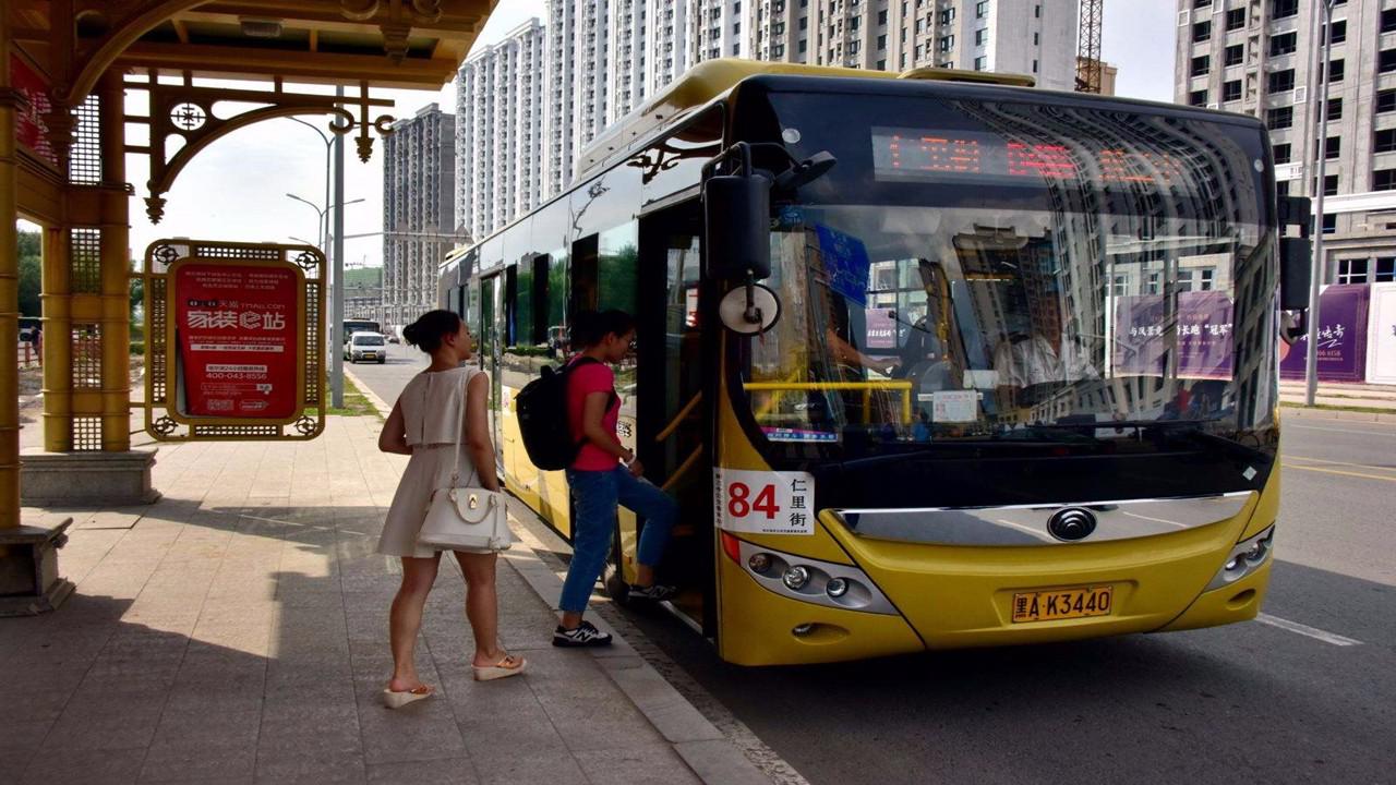 公交车报站是自动的,还是司机到站时按的?看完终于明白了!