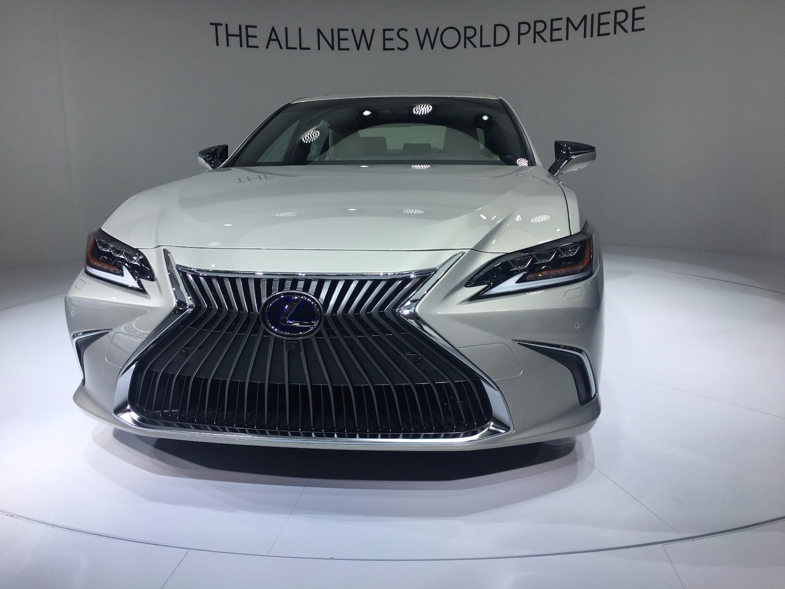 雷克萨斯全新es全球首发