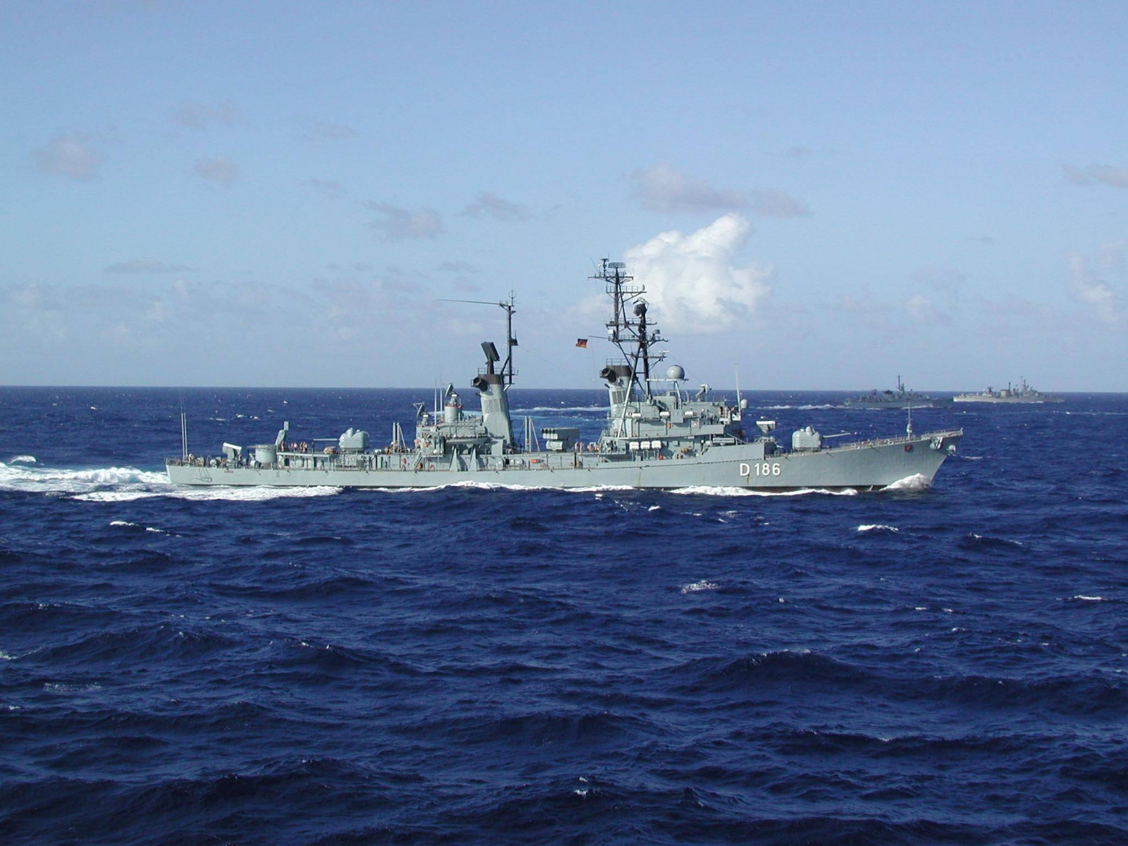 美国查尔斯亚当斯级驱逐舰已退役军舰,那时还没有鱼叉反舰导弹呢|鱼叉