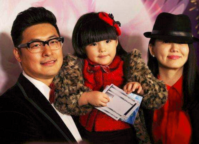 海清晒儿子手工,有人想花3万购买!网友:李湘夫妇脸红不?