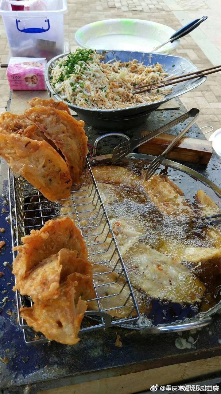 炸的外酥里嫩的萝卜丝粑粑好想吃,现在重庆哪里有正宗的卖嘛?