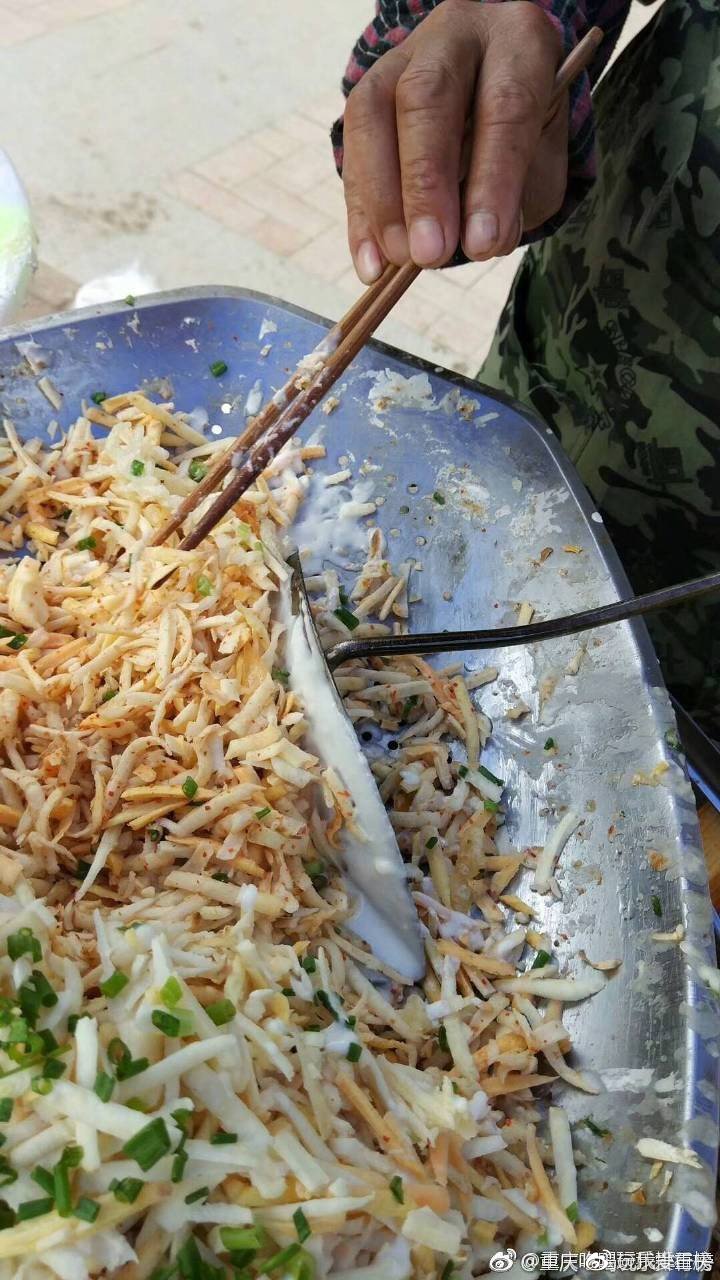 炸的外酥里嫩的萝卜丝粑粑好想吃,现在重庆哪里有正宗的卖嘛?
