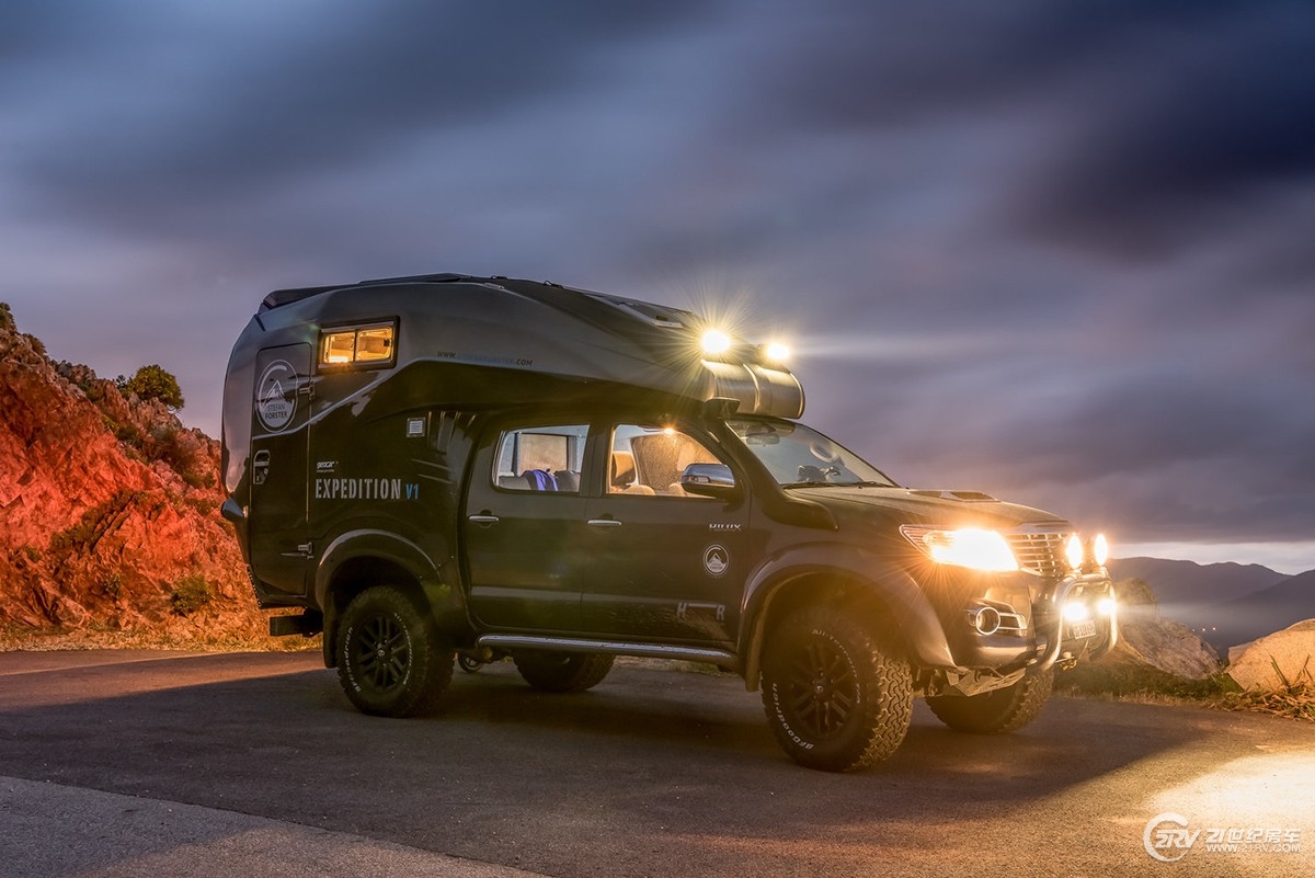 越野房车中的硬汉 丰田hilux远征者v1越野房车