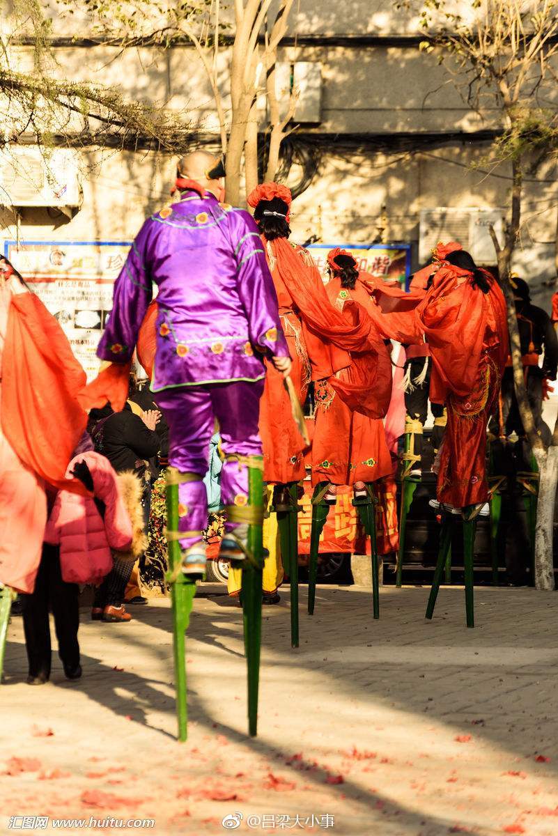 吕梁交口县传统文化习俗踩高跷
