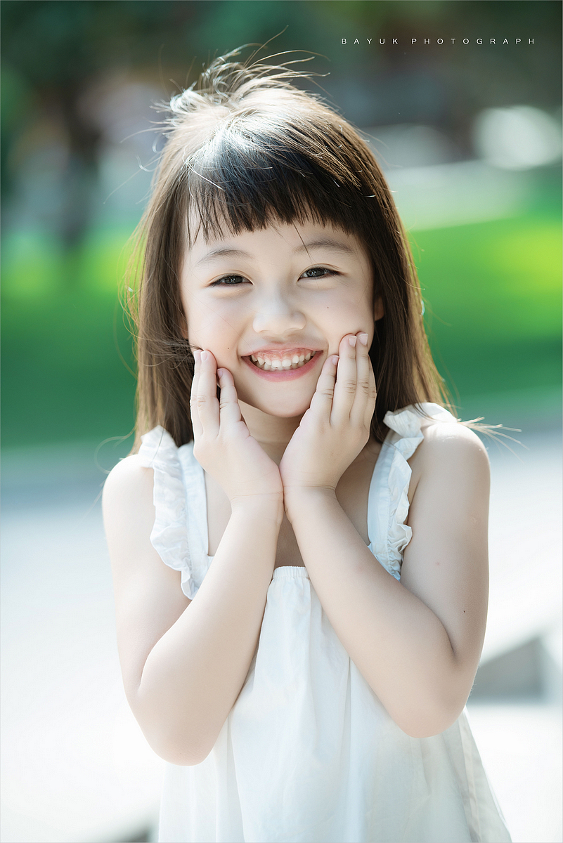 镜头下的孩子当然也不全是甜美微笑着的样子,有哭闹的,有生气的,有