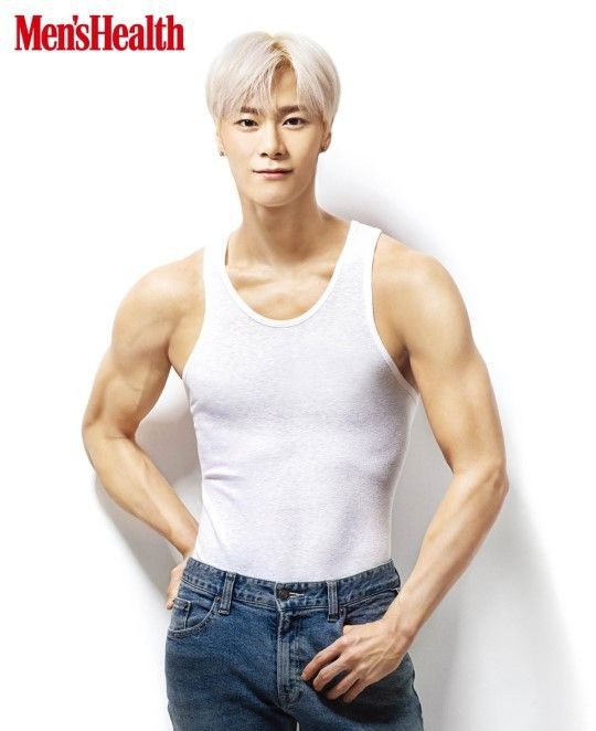 组图:韩团astro文彬拍杂志照 穿背心秀健美身材