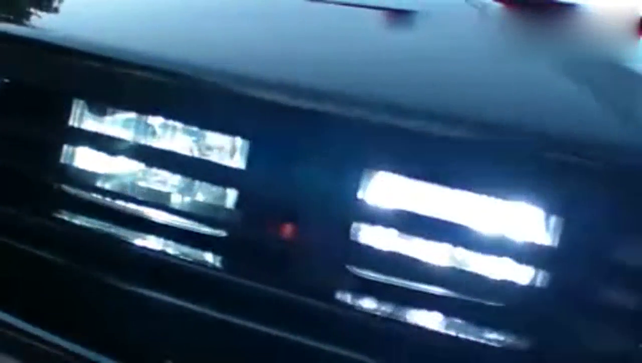 牛人改造的新车座舱堪比F16,自带激光炮,全人