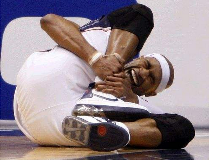 麦考受伤,卡特自责落泪!这球不怪老卡特,这种事