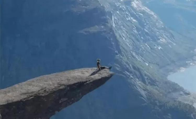 世界上3个看了腿发软的景点, 中国就有2个, 有胆量可以挑战下