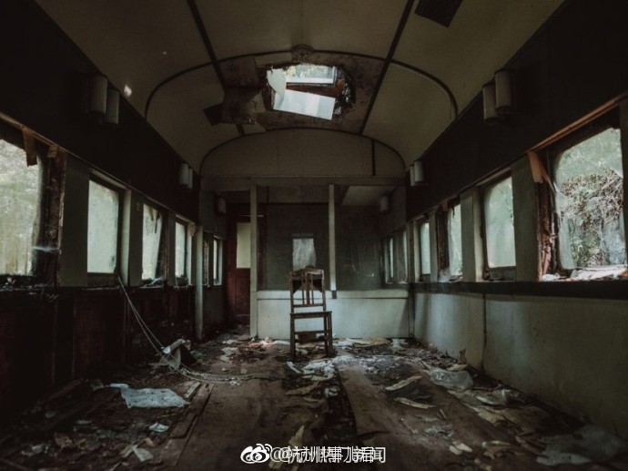 别再羡慕ins博主了新晋拍照圣地就藏在杭州这节车厢里