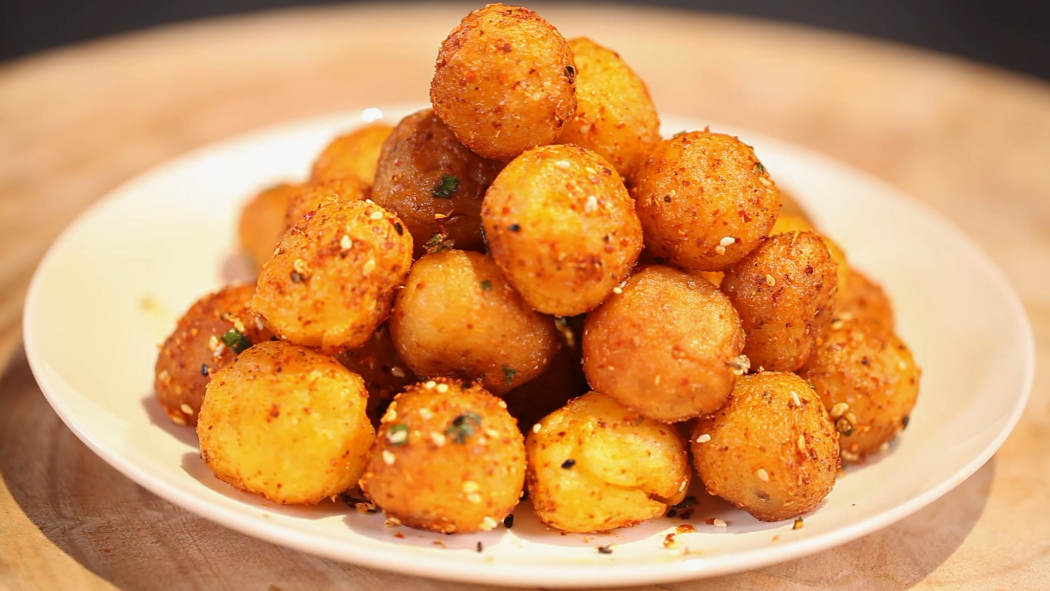 厨师教做家常菜麻辣小土豆,孜然辣椒面做... 来自张晨冰饪我行 - 微博