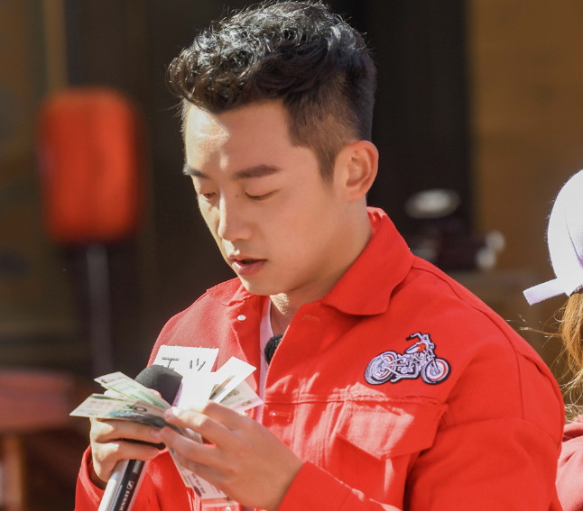 今晚《奔跑吧》:郑恺车祸现场,陈赫跪地求饶,邓超反水突袭鹿晗