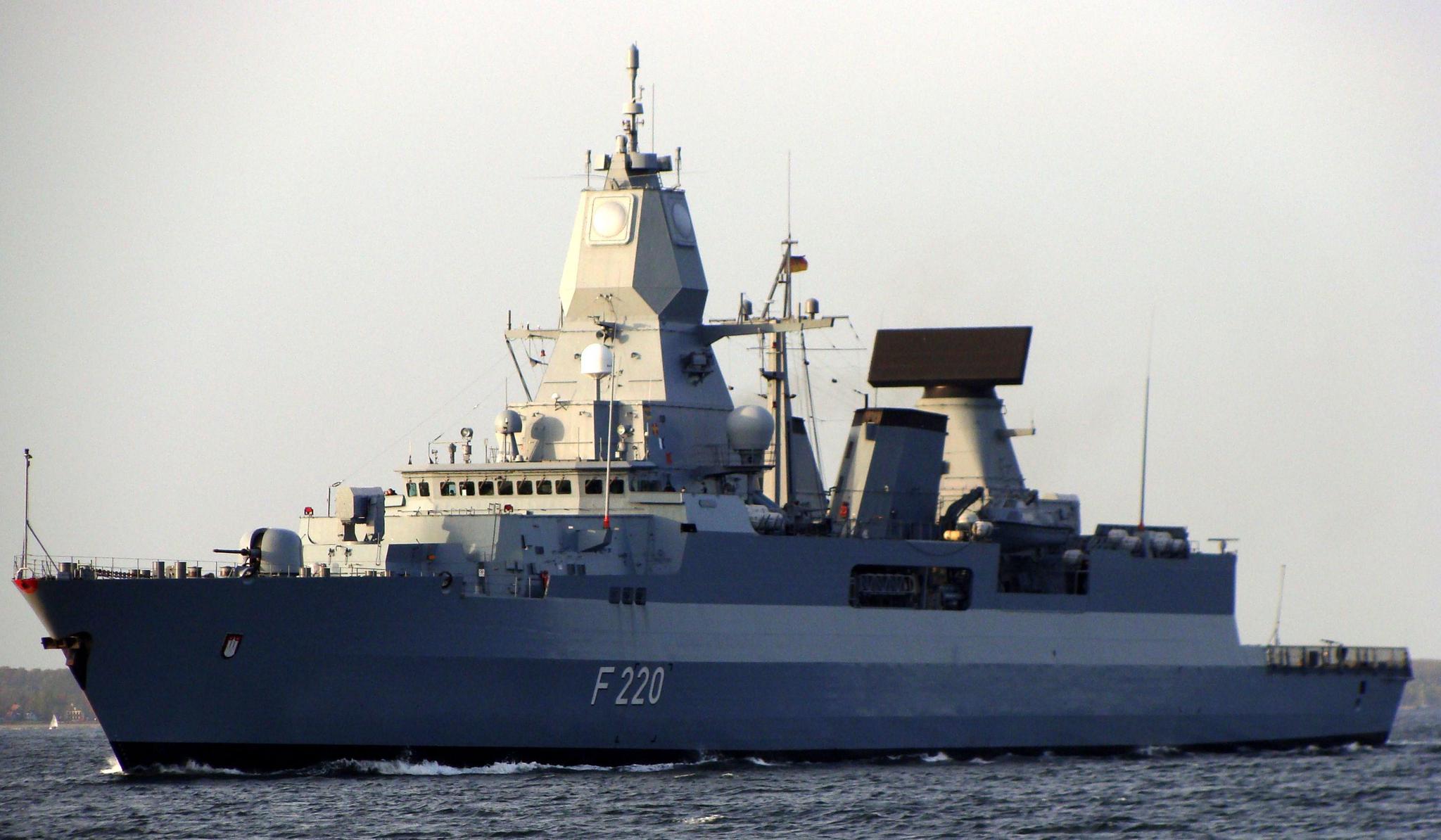 德国护卫舰射导弹险被"烤糊" 张召忠:没有这种装置就悲剧了