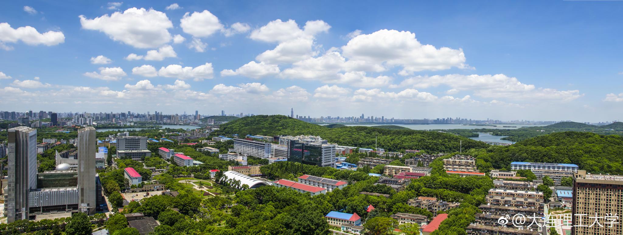 南望山畔东湖之滨戊戌校庆欣逢盛世