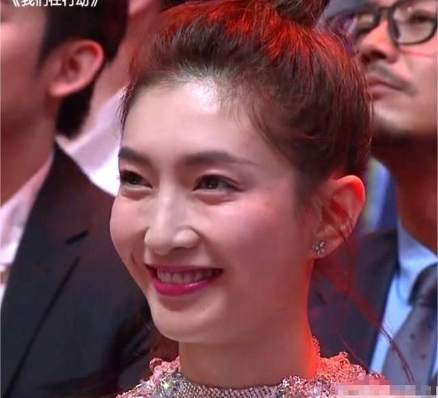 不修图的明星脸,马伊琍皱纹明显,她最美