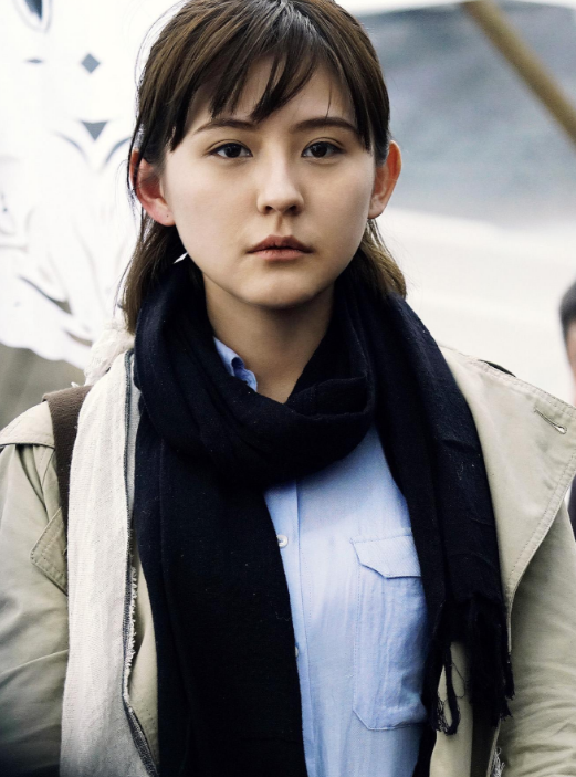 热依扎,短发造型艳蜕变宁贵人变身性感男神