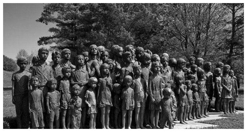 利迪策惨案发生后震惊了整个世界,随后美国伊利诺州一个小镇为了谴责