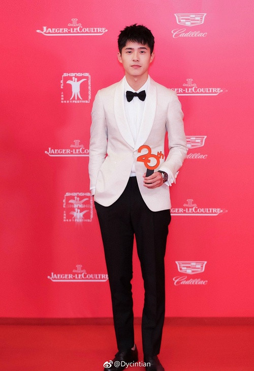 邢昭林,身高187cm.陈飞宇,身高188cm.