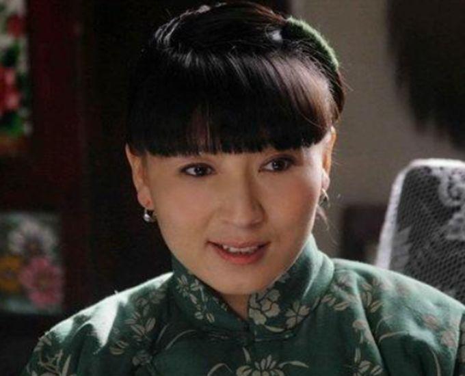 曾是二人转"四大名旦"之一, 老公背景强大, 今46岁被宠成公主!