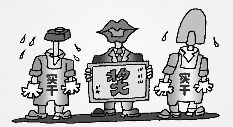 女人反倒务实的多, 锱铢必较,丢的了面,下的去手,狠得了心.