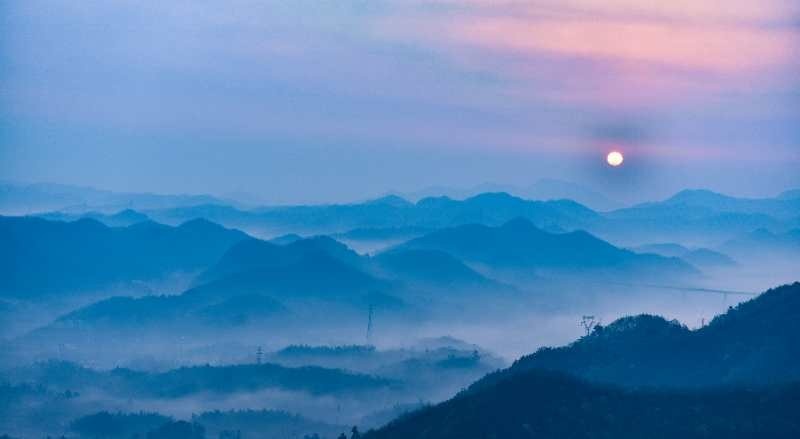 今日春分一切美好05安徽金寨灵山日出时分远山悠悠薄雾渺渺