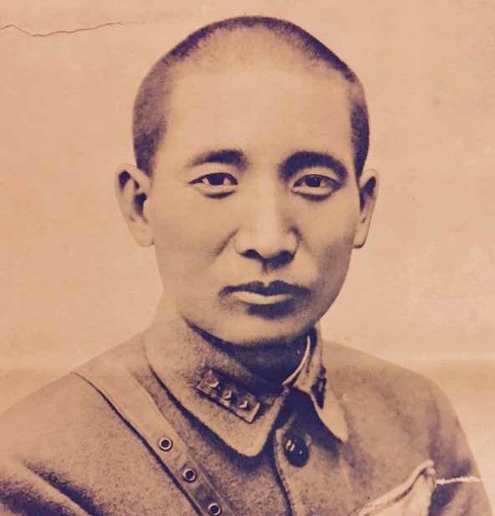 《雪豹》中"教育长张治中"是什么人物? 他在国军中是什么地位