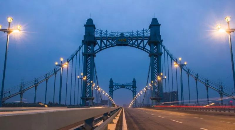 抖音上的迷幻武汉