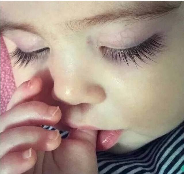 偷偷告诉你,孕期坚持做这件事,宝宝出生后皮肤白,大眼睛双眼皮