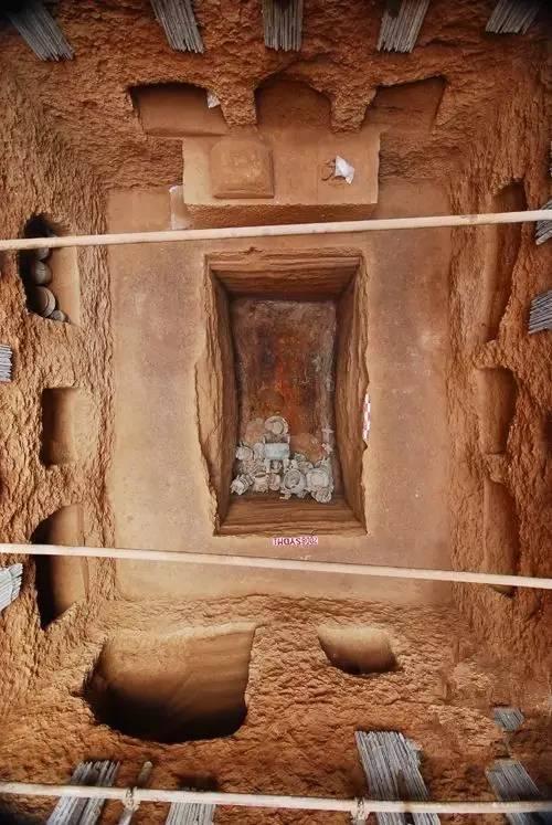 这座古墓让考古队越挖越怕,3000年前神秘国家竟无史书记载