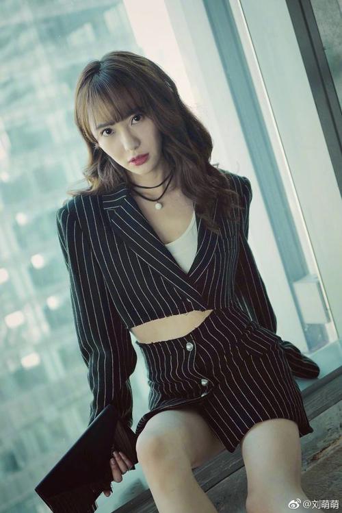 还记得《爱情公寓》中的女神诺澜吗?换风格走性感风如今美成这样