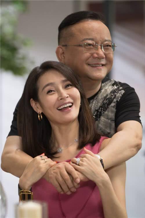 一级演员王刚近照,隐藏13年老婆终于曝光,儿子长相随他是学霸