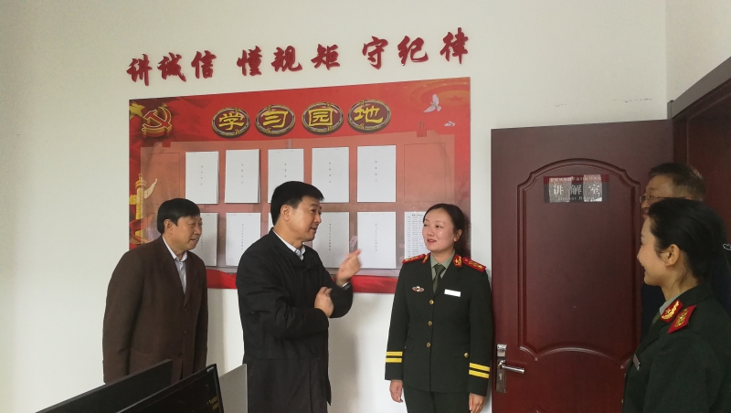 刘亚那调研开放景点运行管理工作