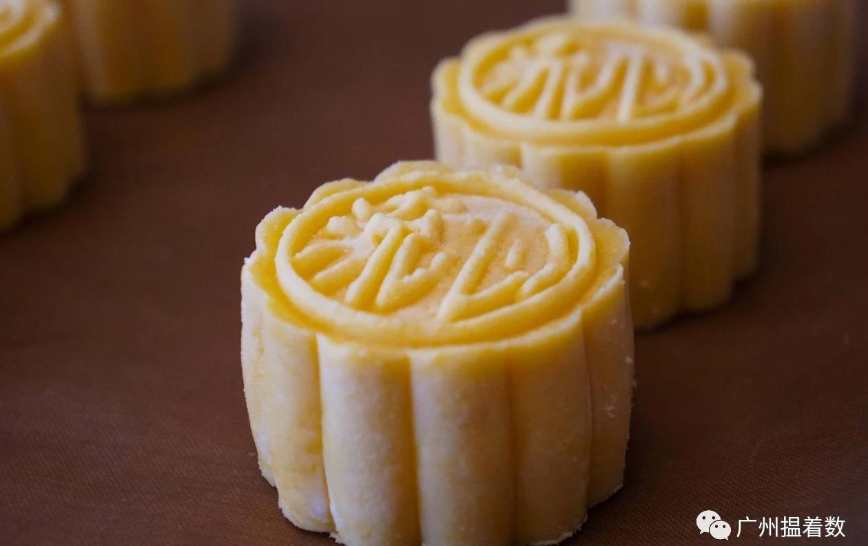 还没吃饭的千万不要点,这种会流心的网红月饼会让你停不下来!