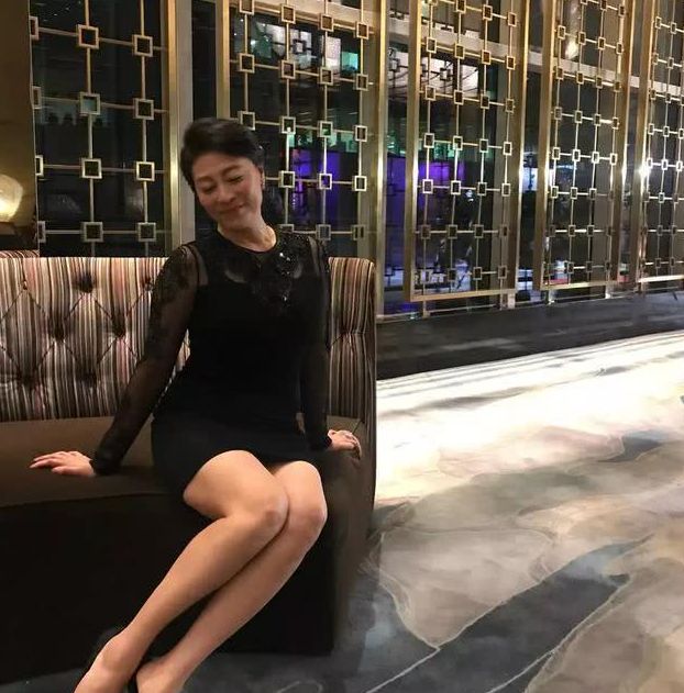 女儿长大后又患癌,女儿28岁又红又漂亮|岳红|岳以恩|女儿_新浪新闻