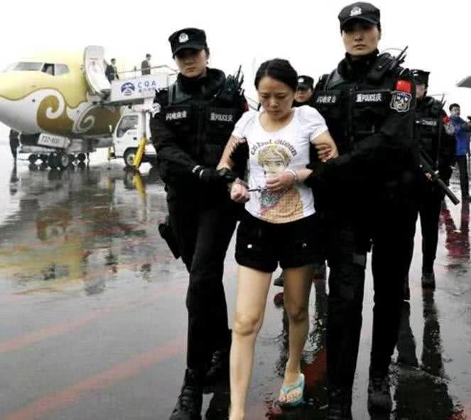 第一位名叫王紫绮,是来自重庆市的一位女子.