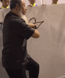 教授盲写书法被批瞎胡闹回应他们不懂艺术